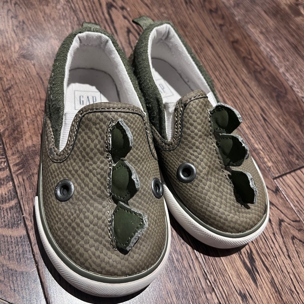 🦖🦕BABY GAP Dino shoes for toddler size 7
